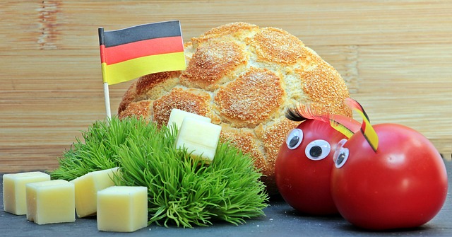 格策：我从小就看梅西踢球，他绝对是我的偶像